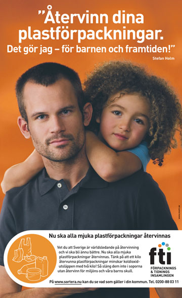 Återvinn dina plastförpackningar. Foto på Stefan Holm och tjej.