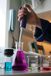 Vattenkvaliteten kontrolleras varje dag vid Vattenverket. En gång per vecka skickas prover till ett ackrediterat laboratorium.