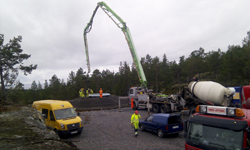 Gjutning av fundament pågår. Foto: Pär Marklund